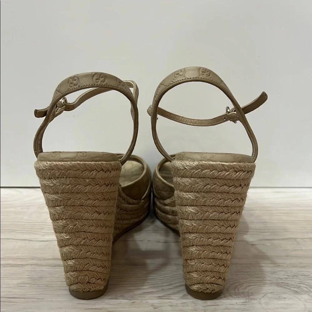 Gucci Tan Wedges with Elegant Design - Picture 4 of 7